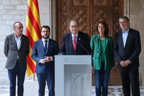 The Catalan president, Quim Torra, during a statement joined by the vice president and three mayors, on October 19, 2019 (by Rubén Moreno)