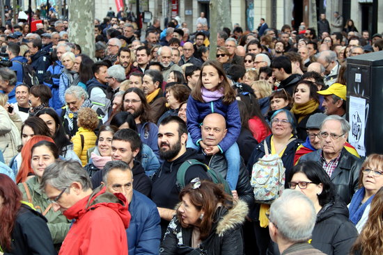 Image of dozens of people attending a concert organized by Tsunami Democràtic in Barcelona, on November 9, 2019 (by Àlex Recolons)