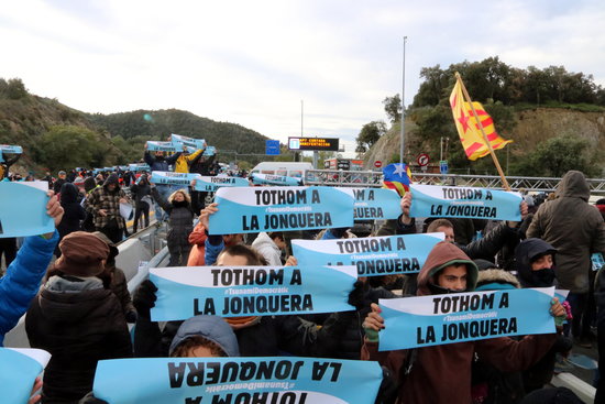 Tsunami Democàtic activists block the main highway between France and Catalonia