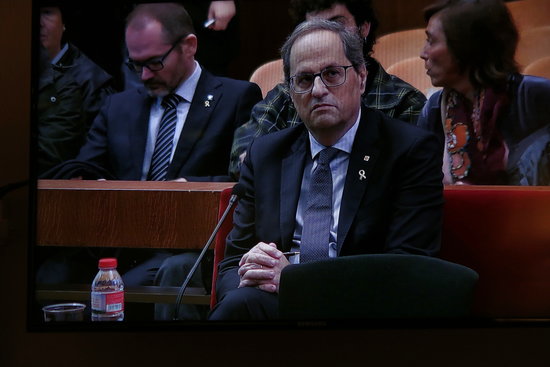Image of a screen showing the Catalan president, Quim Torra, in the dock on November 18, 2019 (by Guillem Roset)