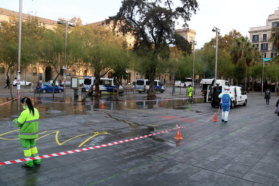 The square was cleared after three weeks of blockade (by Pol Solà)