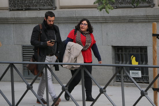 Two lawyers of pro-independence CDR activists in precautionary detention outside Spain's National Court in Madrid, on November 20, 2019 (by Andrea Zamorano)