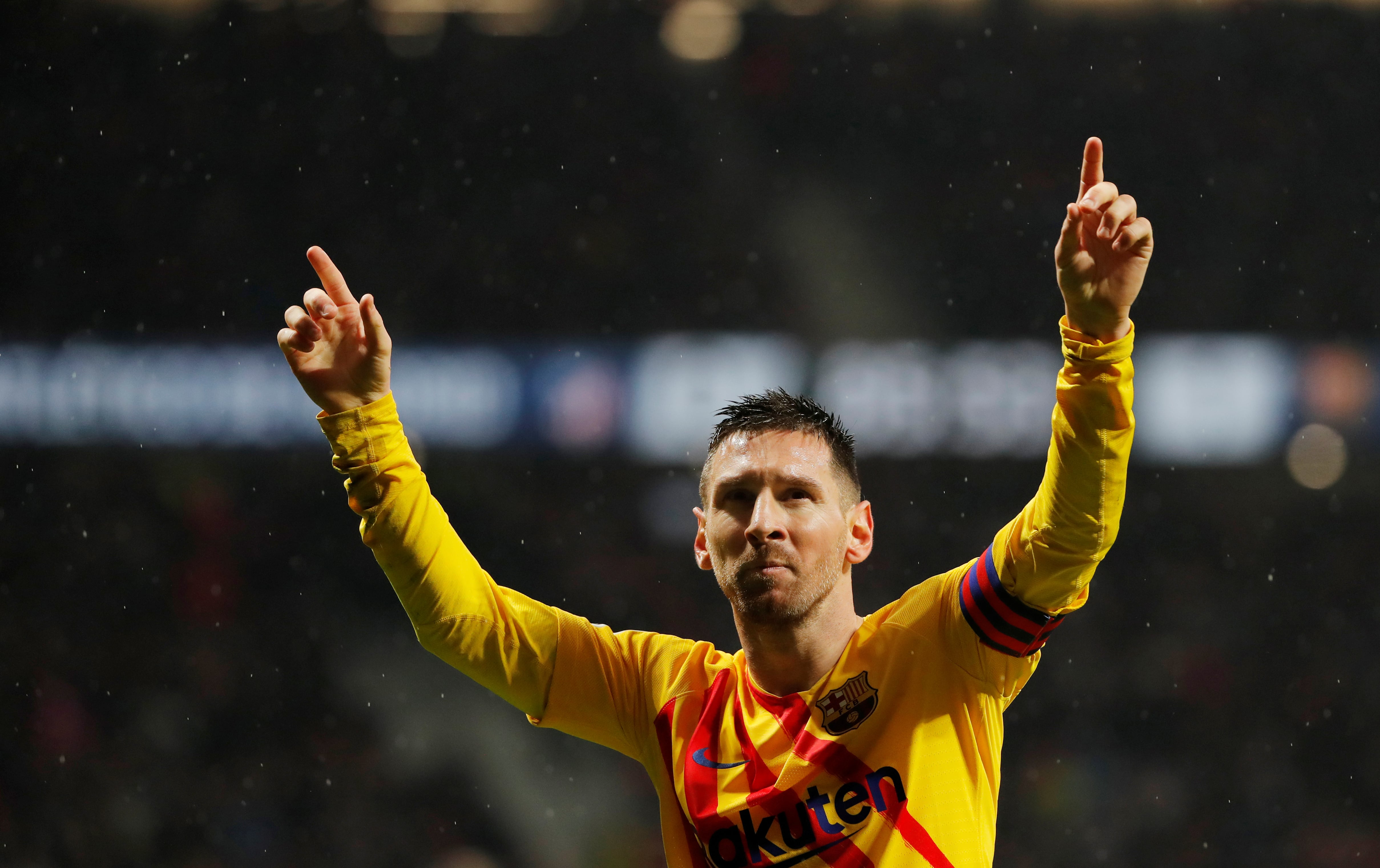 Leo Messi celebrates scoring the only goal in the recent La Liga victory over Atletico Madrid (by REUTERS/Susana Vera)