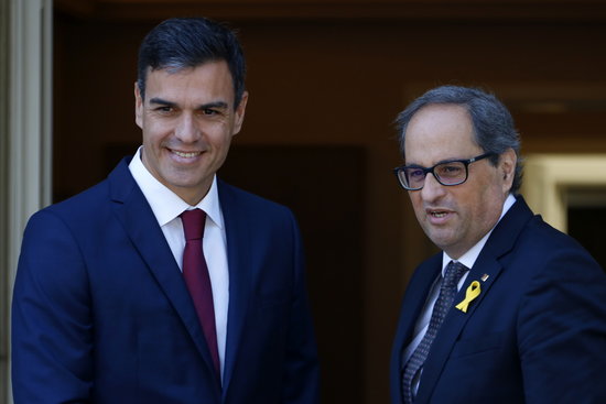 Spain's acting president Pedro Sánchez and Catalan president Quim Torra in a meeting in July 2018 (by Rafa Garrido)