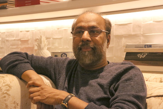 Sri Lankan poet Rudhramoorthy Cheran during his interview with the Catalan News Agency (by Guifré Jordan)