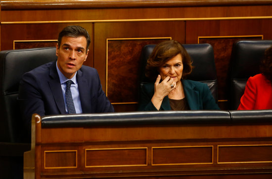Acting Spanish president and vice president, Pedro Sánchez and Carmen Calvo, sit in the Spanish congress on December 3, 2019 (by Javier Barbancho)
