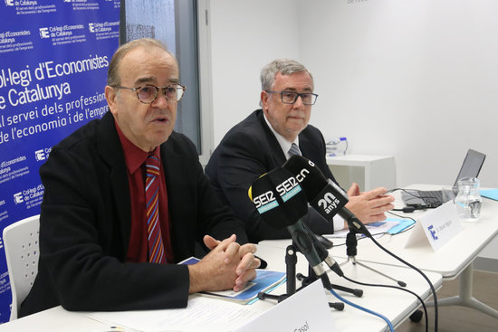 Image from the press conference organised by the Col·legi d'Economistes (by Guifré Jordan