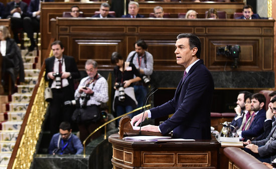 Spanish acting president Pedro Sánchez speaks in the Spanish congress during the debate over his investiture on January 4, 2020 (by Jordi Vidal)