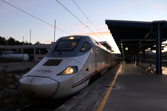 The first Euromed high-speed train arrives at Camp de Tarragona station on January 13, 2020 (by Mar Rovira)