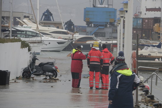 Firefighters in the port of Palamós, January 22, 2020 (by Marina López)