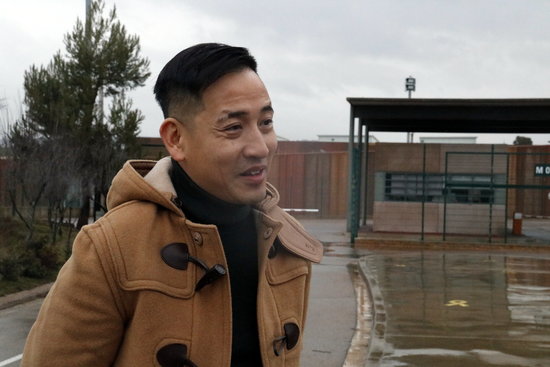 Hongkonger writer, lawyer, and activist Jason Y. Ng outside the Lledoners prison after meeting with jailed Òmnium Cultral president Jordi Cuixart (by Gemma Aleman)