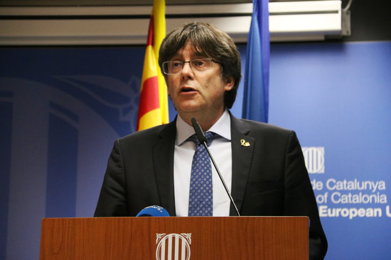 Former Catalan president Carles Puigdemont speaking in the Catalan government's office in Brussels (by Alan Ruiz Terol)