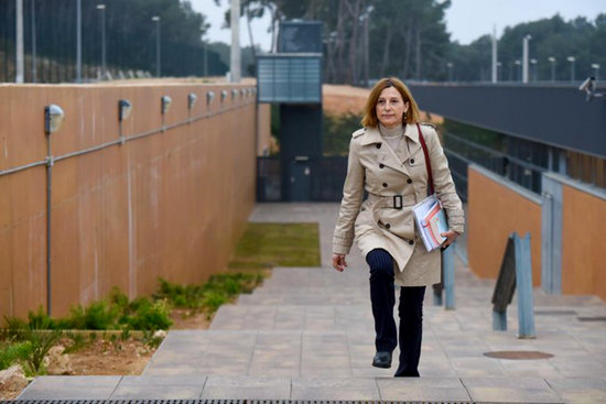 Jailed pro-independence leader Carme Forcadell leaves prison after being granted permission to take care of her mother (by Twitter Carme Forcadell)