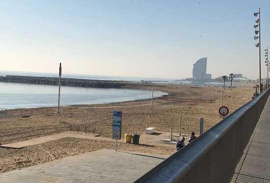Image of the Somorrostro beach, in Barcelona, cordoned off on February 24, 2020 (by ACN)