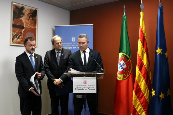 Foreign Minister Alfred Bosch, President Quim Torra, and the government delegate to Portugal Rui Álvaro Serra da Costa Reis at the reopening of the Catalan delegation in Lisbon, February 27, 2020 (by Guifré Jordan)