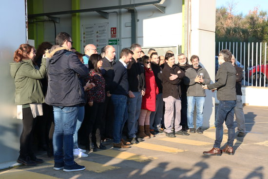 Jailed independence leader Jordi Cuixart is greeted by work colleagues after being granted temporary leave from prison, February 2020 (by Norma Vidal)