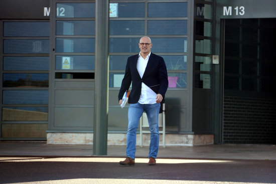 Jailed leader Raül Romeva leaving jail for the first time on March 2, 2020 (by Estefania Escolà)