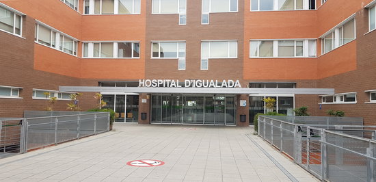 Front door of the Igualada hospital (by ACN)