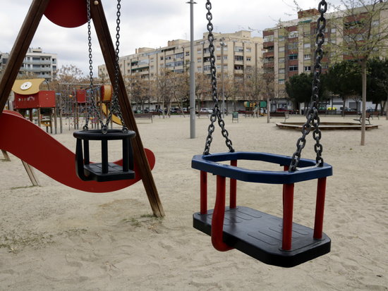 A children's park in western Catalonia empty after neighbors stay at home during the coronavirus crisis, March 2020 (by Anna Berga)
