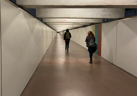 Two people walking down a corridor connecting metro lines during the second working day of the state of alarm, March 17, 2020 (sent to ACN)