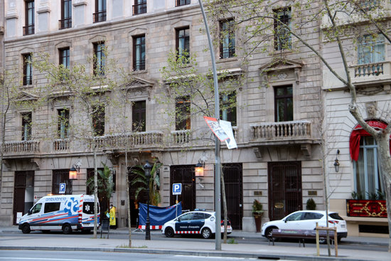 Cotton House Hotel in Barcelona with ambulance outside, March 23, 2020 (by Lorcan Doherty)