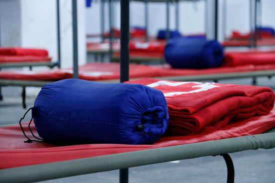 Beds in Pavilion 7 at the Fira de Barcelona, where vulnerable people will be accommodated during state of alarm (by Blanca Blay)