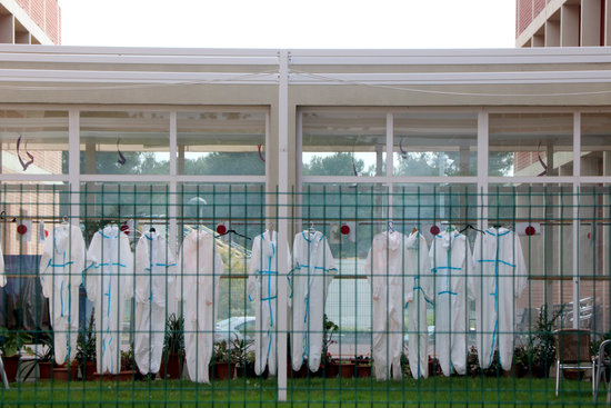 Protective clothing dries in a courtyard in Nostrallar dels Pallaresos care home, April 8, 2020 (by Roger Segura)