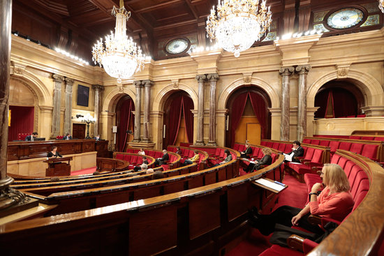 Catalan parliament observing social distancing requirements, April 24, 2020 (Parliament/Job Vermeulen)