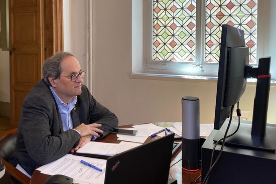 Catalan president Quim Torra takes part in the Executive Council meeting from his office on April 25, 2020 (image from the Presidency department)