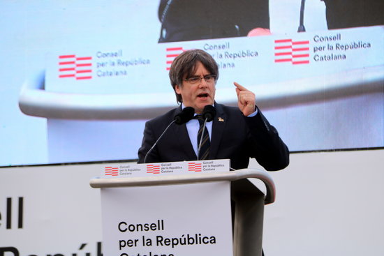 Former Catalan president Carles Puigdemont MEP speaking in Perpignan, February 29, 2020 (by Eli Don)