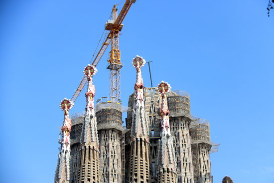 The Sagrada Familia, with its construction works halted due to the coronavirus crisis (by Pere Francesch)