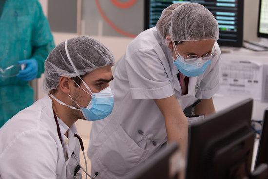 Doctors at Hospital Clínic, Barcelona, working during the Covid-19 epidemic, April 20, 2020 (by Francisco Àvia / Hospital Clínic)