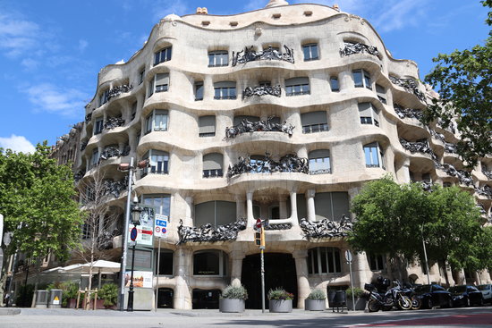 Exterior of Antoni Gaudí's La Pedrera building, also known as Casa Milà (by Mar Vila)
