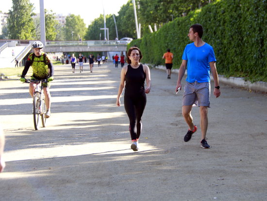 People out for walks and cycles in Lleida on the first day of eased lockdown measures (by Anna Berga)
