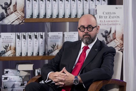 Author Carlos Ruiz Zafón (By Editorial Planeta)