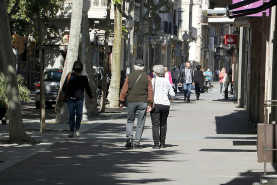 Image of people strolling in Igualada, Central Catalonia on May 18, 2020 (by Gemma Aleman)
