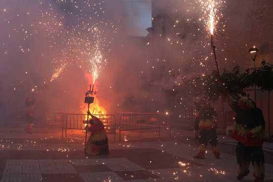 Smoke and firecrackers let off during the Sant Joan celebrations in the town of Vila-rodona (by Roger Segura)