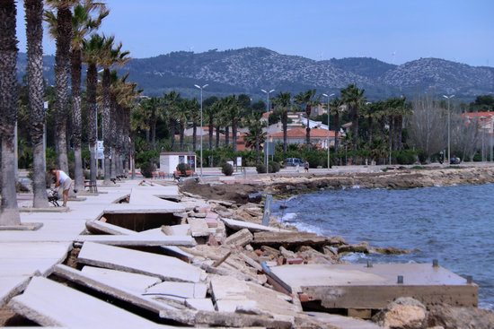 Damage caused by Storm Gloria visible at the Arenal seafront, L'Ampolla, May 7, 2020 (by Jordi Marsal)