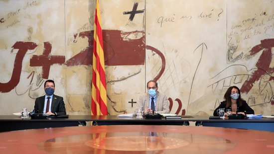 President Quim Torra, with spokesperson Meritxell Budó and vice president Pere Aragonès at a government meeting, July 7, 2020 (by Jordi Bedmar/Government)