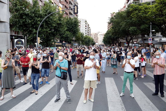 300 people protested in Lleida after the Catalan government issued a stay-at-home order (by Laura Cortés)