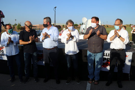 Pro-independence leaders outside Lledoners prison, July 28, 2020 (by Estefania Escolà)