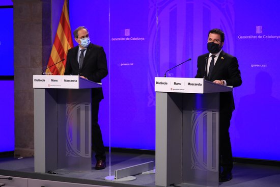 Catalan president Quim Torra (left) and vice president Pere Aragonès (right) during a press conference (by Jordi Bedmar/Govern)