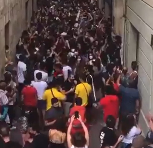 Screenshot of a viral video showing street celebrations in Vilafranca del Penedès on August 29, 2020