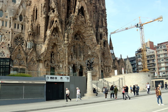 One of the Sagrada Família's side façades, while construction work continue (by Pere Francesch)
