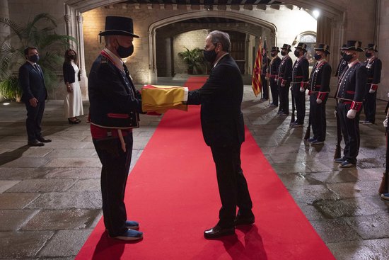 Catalan president (right) on the eve of National Day celebrations (by Rubén Moreno)