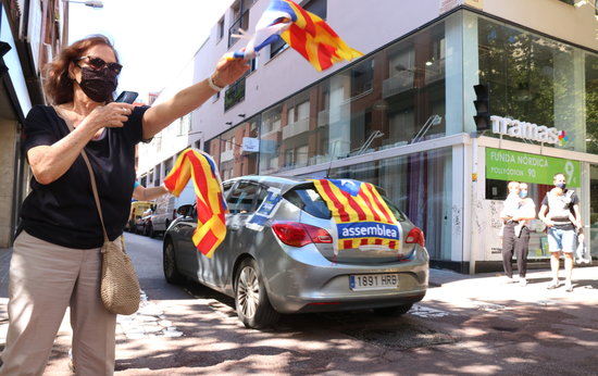 Drivers join a pro-independence demonstration in Sabadell on Catalonia's National Day (by Norma Vidal)