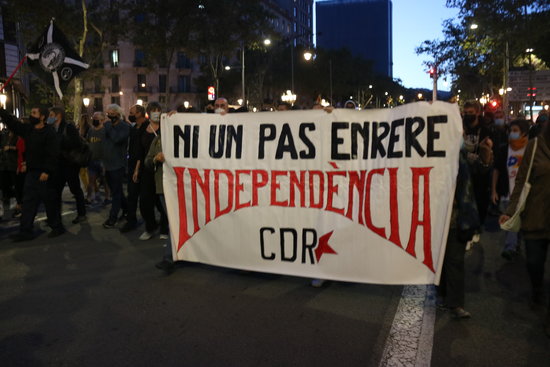 A CDR protest group march in the center of Barcelona with a banner reading “Not one step backwards. Independence,“ on September 28, 2020 (by Miquel Codolar)