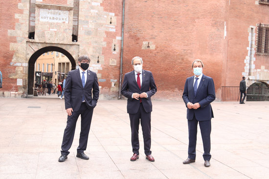 Ex-presidents of Catalonia Torra, Puigdemont and Mas in front of Perpignan Castle on October 9, 2020 (by Aleix Freixas)