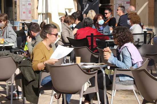 A terrace in Tarragona, on the day bar and restaurant closures were announced, October 14, 2020 (Eloi Tost)