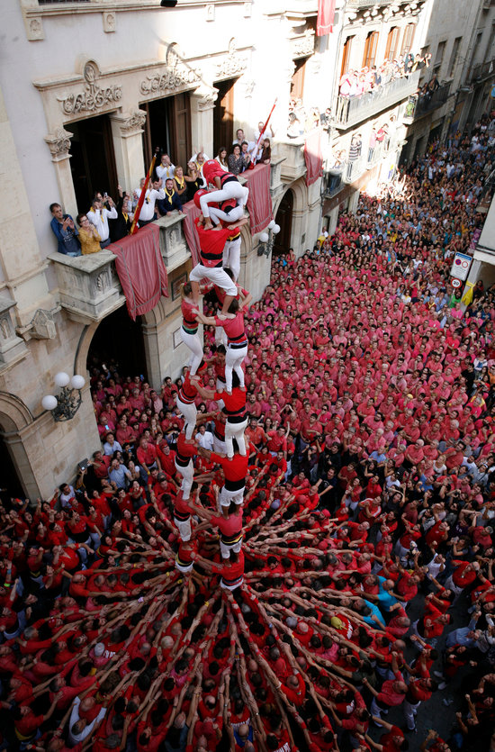 Human towers on the Day of Santa Úrsula de Valls, on October 27, 2019 (by Mar Rovira)